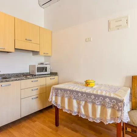 Mirjana Apartment Pula