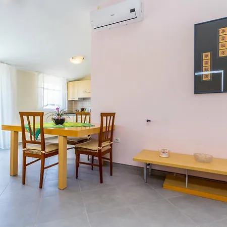 Mirjana Apartment *